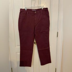 Gloria Vanderbilt Amanda Jean 18 Short Burgundy NWOT